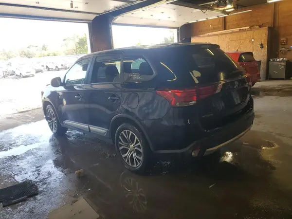 JA4AZ3A30JZ070870 2018 MITSUBISHI OUTLANDER - Image 2