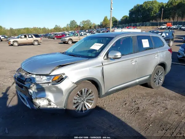 JA4AZ3A30KZ041841 2019 MITSUBISHI OUTLANDER - Image 2