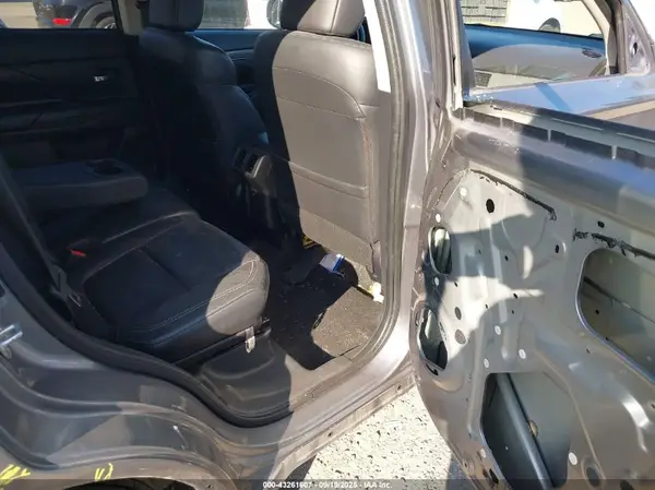 JA4AZ3A30KZ042004 2019 MITSUBISHI OUTLANDER - Image 8