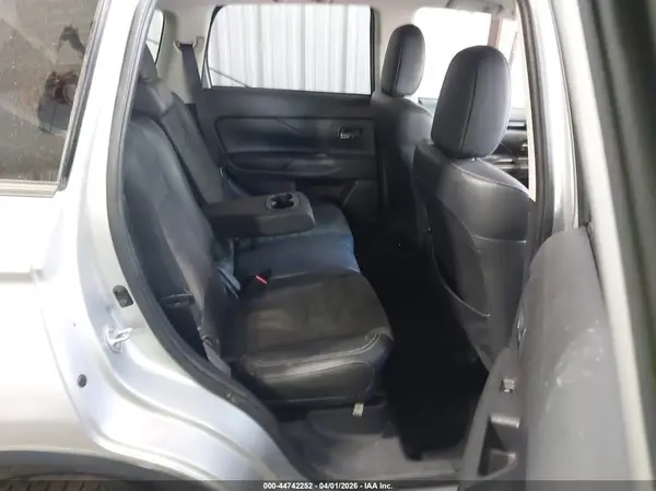 JA4AZ3A30KZ045842 2019 MITSUBISHI OUTLANDER - Image 8