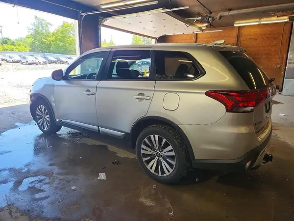 JA4AZ3A30KZ055576 2019 MITSUBISHI OUTLANDER - Image 2