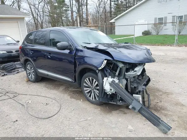 JA4AZ3A30LZ015385 2020 MITSUBISHI OUTLANDER - Image 1