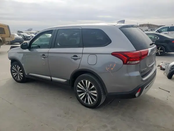 JA4AZ3A30LZ018366 2020 MITSUBISHI OUTLANDER - Image 2