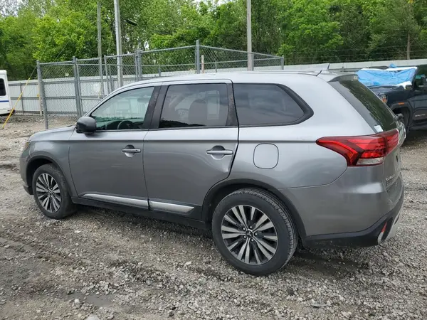 JA4AZ3A30LZ022028 2020 MITSUBISHI OUTLANDER - Image 2