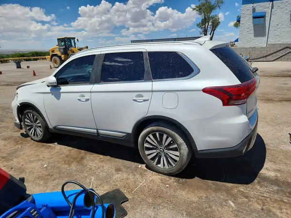 JA4AZ3A30LZ024636 2020 MITSUBISHI OUTLANDER - Image 2