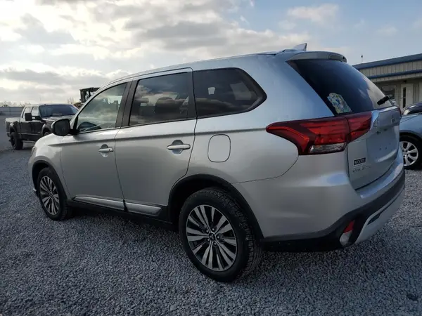 JA4AZ3A30LZ026404 2020 MITSUBISHI OUTLANDER - Image 2