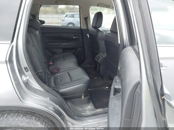 JA4AZ3A30LZ031828 2020 MITSUBISHI OUTLANDER - Image 8