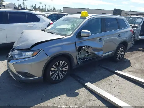JA4AZ3A30LZ037872 2020 MITSUBISHI OUTLANDER - Image 2