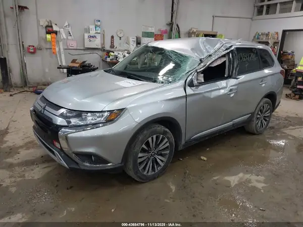 JA4AZ3A30LZ044742 2020 MITSUBISHI OUTLANDER - Image 2