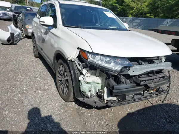 JA4AZ3A30LZ047219 2020 MITSUBISHI OUTLANDER - Image 1