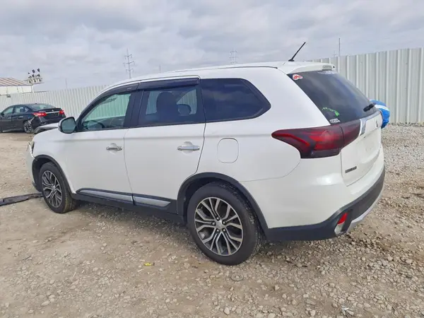 JA4AZ3A31GZ001565 2016 MITSUBISHI OUTLANDER - Image 2