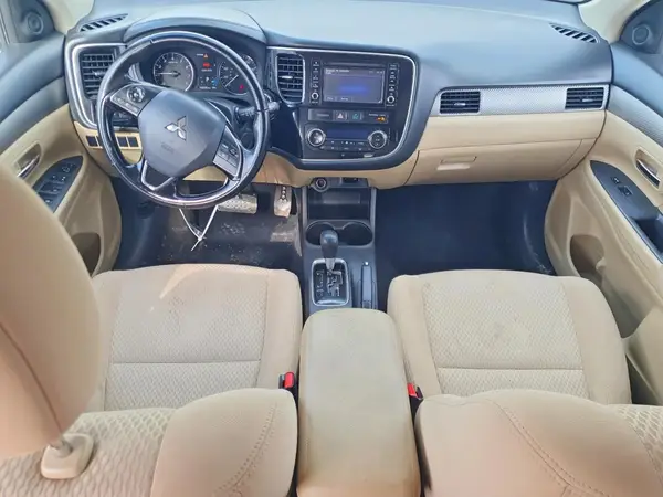 JA4AZ3A31GZ001565 2016 MITSUBISHI OUTLANDER - Image 8