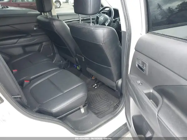 JA4AZ3A31GZ013876 2016 MITSUBISHI OUTLANDER - Image 8