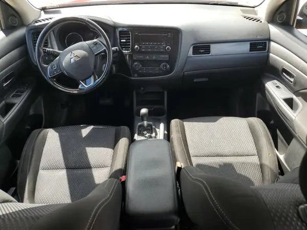 JA4AZ3A31GZ017989 2016 MITSUBISHI OUTLANDER - Image 8