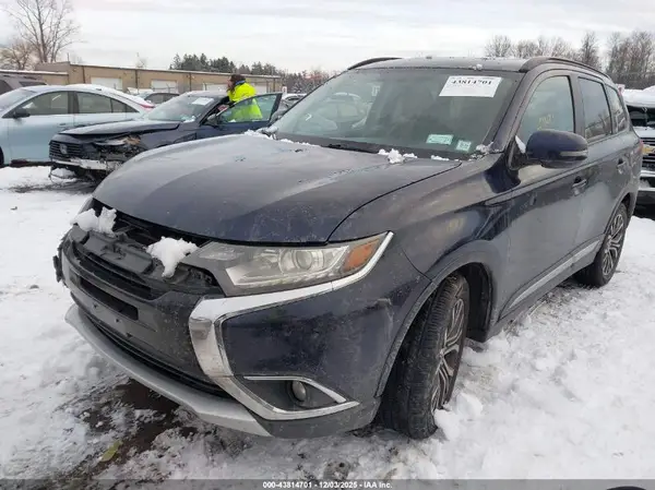 JA4AZ3A31GZ018057 2016 MITSUBISHI OUTLANDER - Image 2