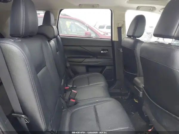 JA4AZ3A31GZ018057 2016 MITSUBISHI OUTLANDER - Image 8