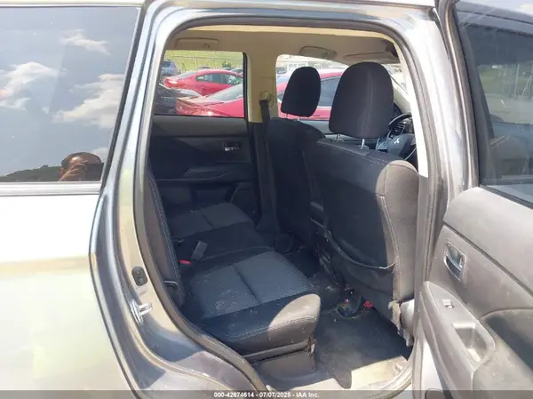 JA4AZ3A31GZ021072 2016 MITSUBISHI OUTLANDER - Image 8