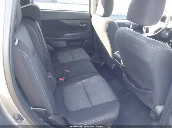 JA4AZ3A31GZ031472 2016 MITSUBISHI OUTLANDER - Image 8