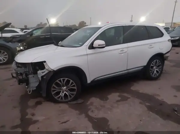 JA4AZ3A31GZ040124 2016 MITSUBISHI OUTLANDER - Image 2