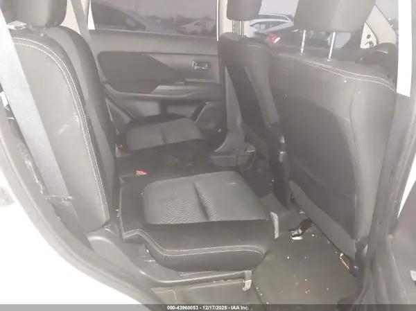 JA4AZ3A31GZ040124 2016 MITSUBISHI OUTLANDER - Image 8
