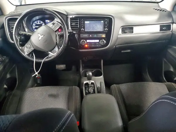 JA4AZ3A31GZ047445 2016 MITSUBISHI OUTLANDER - Image 8