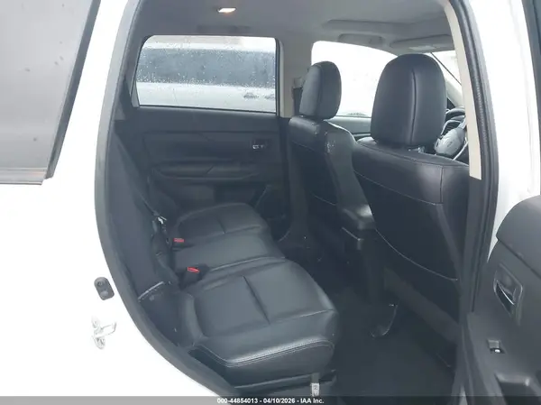 JA4AZ3A31GZ063905 2016 MITSUBISHI OUTLANDER - Image 8
