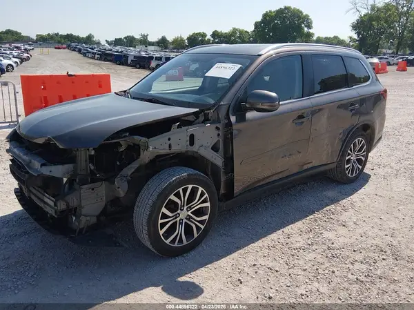JA4AZ3A31HZ002863 2017 MITSUBISHI OUTLANDER - Image 2