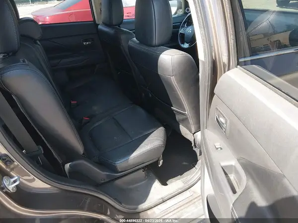 JA4AZ3A31HZ002863 2017 MITSUBISHI OUTLANDER - Image 8