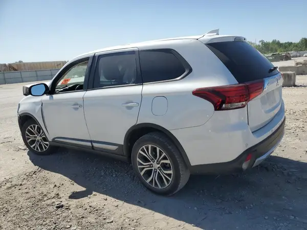 JA4AZ3A31HZ004497 2017 MITSUBISHI OUTLANDER - Image 2