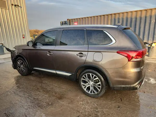 JA4AZ3A31HZ012907 2017 MITSUBISHI OUTLANDER - Image 2