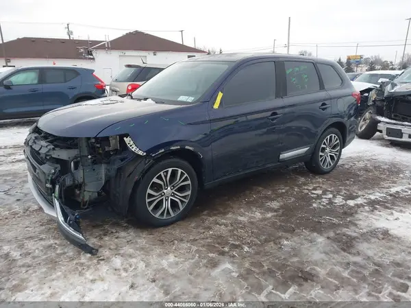 JA4AZ3A31HZ027570 2017 MITSUBISHI OUTLANDER - Image 2