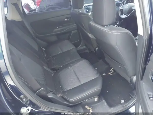 JA4AZ3A31HZ027570 2017 MITSUBISHI OUTLANDER - Image 8