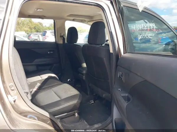 JA4AZ3A31HZ027794 2017 MITSUBISHI OUTLANDER - Image 8