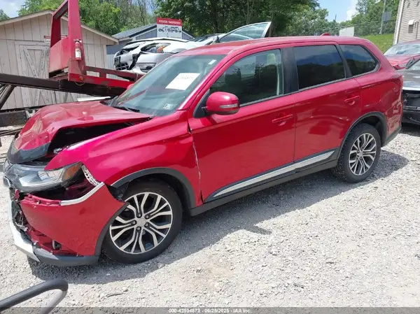 JA4AZ3A31HZ027827 2017 MITSUBISHI OUTLANDER - Image 2
