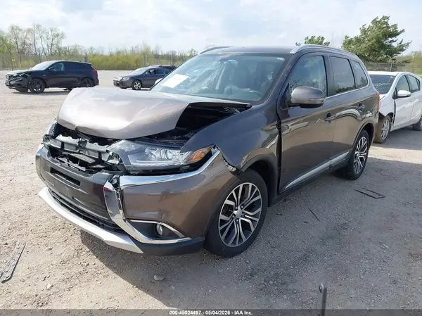JA4AZ3A31HZ028895 2017 MITSUBISHI OUTLANDER - Image 2