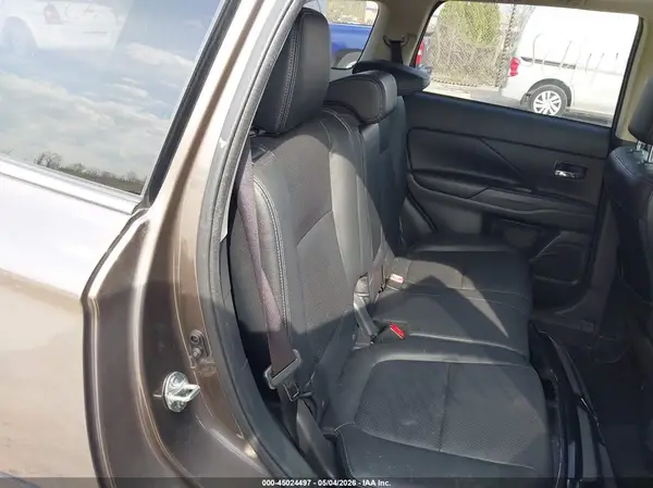 JA4AZ3A31HZ028895 2017 MITSUBISHI OUTLANDER - Image 8