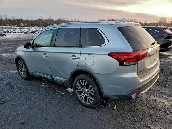 JA4AZ3A31HZ031327 2017 MITSUBISHI OUTLANDER - Image 2