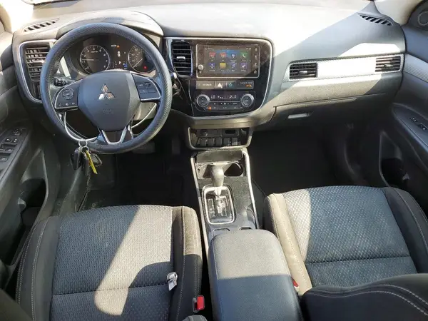 JA4AZ3A31HZ031358 2017 MITSUBISHI OUTLANDER - Image 8