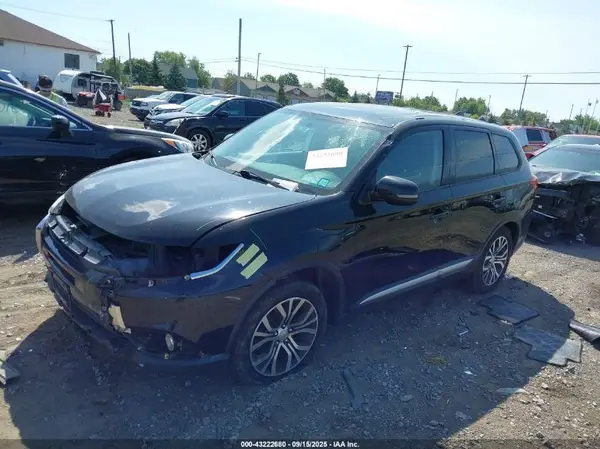 JA4AZ3A31HZ032316 2017 MITSUBISHI OUTLANDER - Image 2