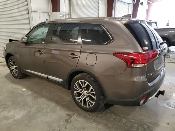 JA4AZ3A31HZ034258 2017 MITSUBISHI OUTLANDER - Image 2