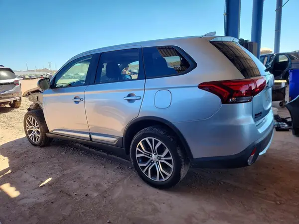 JA4AZ3A31HZ037242 2017 MITSUBISHI OUTLANDER - Image 2