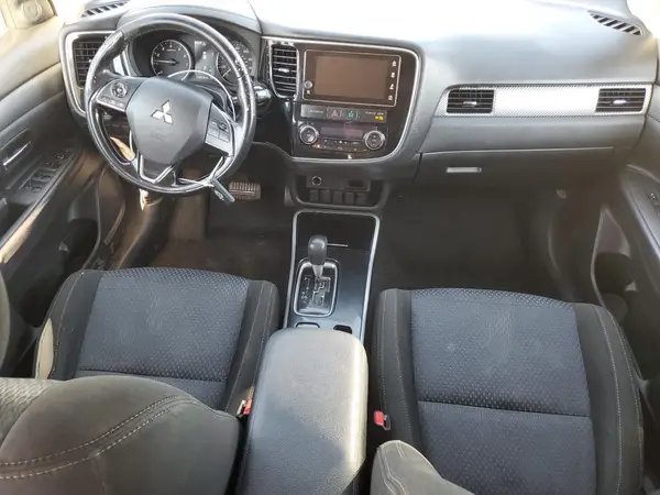 JA4AZ3A31HZ040013 2017 MITSUBISHI OUTLANDER - Image 8