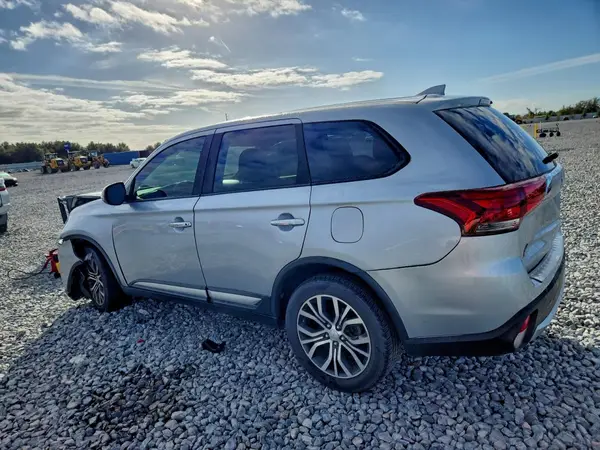 JA4AZ3A31HZ044630 2017 MITSUBISHI OUTLANDER - Image 2