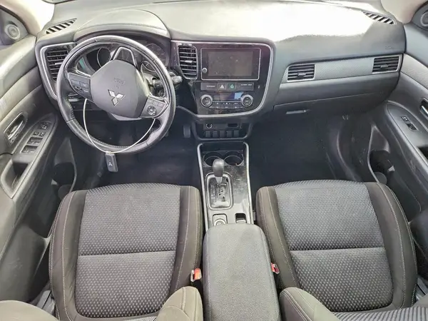 JA4AZ3A31HZ044630 2017 MITSUBISHI OUTLANDER - Image 8