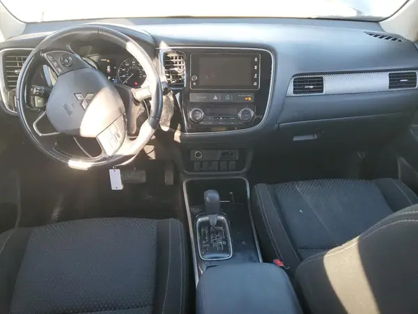 JA4AZ3A31HZ045583 2017 MITSUBISHI OUTLANDER - Image 8