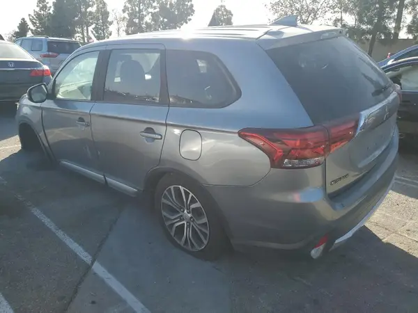 JA4AZ3A31HZ045664 2017 MITSUBISHI OUTLANDER - Image 2
