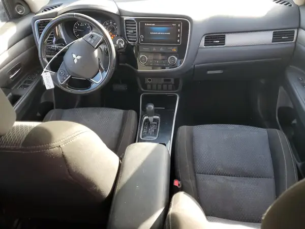 JA4AZ3A31HZ045664 2017 MITSUBISHI OUTLANDER - Image 8