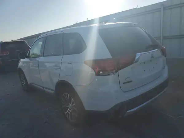 JA4AZ3A31HZ046054 2017 MITSUBISHI OUTLANDER - Image 2