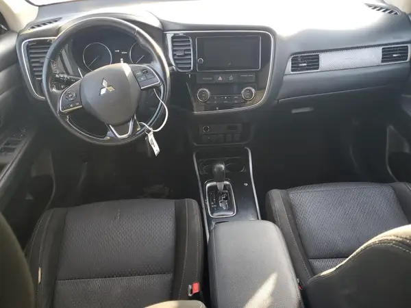 JA4AZ3A31HZ046054 2017 MITSUBISHI OUTLANDER - Image 8
