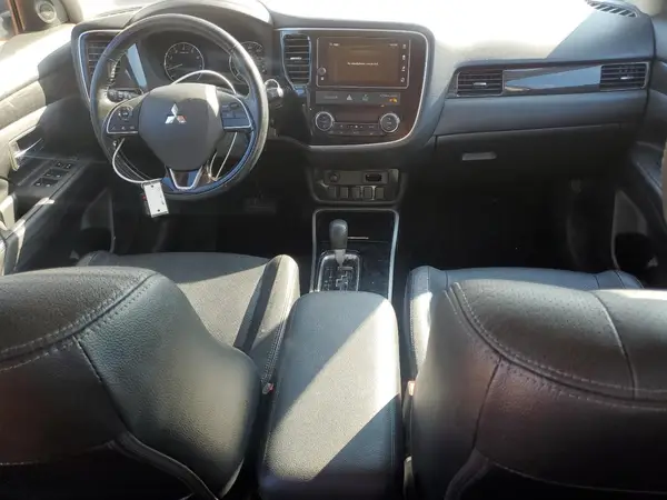 JA4AZ3A31HZ049004 2017 MITSUBISHI OUTLANDER - Image 8